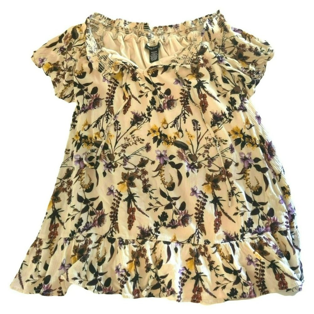 Rue 21 Size Medium Rayon Baby Doll Top Short Cap Sleeves Ruffled Hem Wildflowers